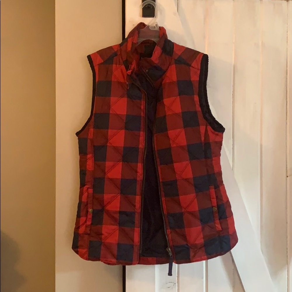Kenzie jeans red plaid vest. Small
